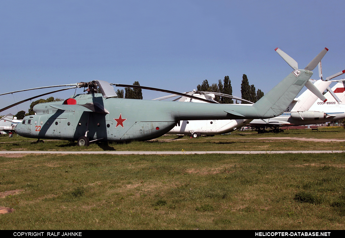 Mi-6A   22 red