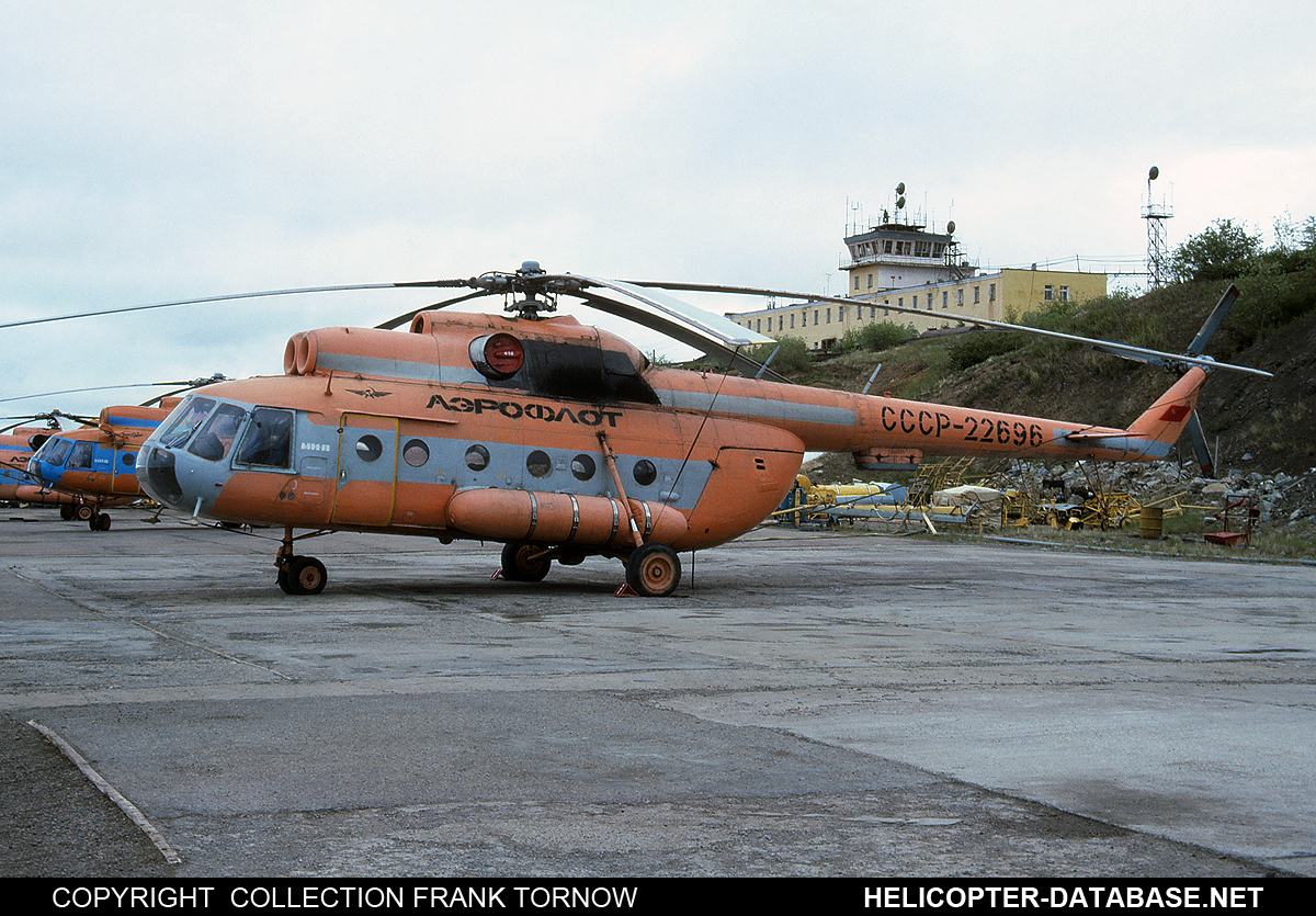 Mi-8T   CCCP-22696