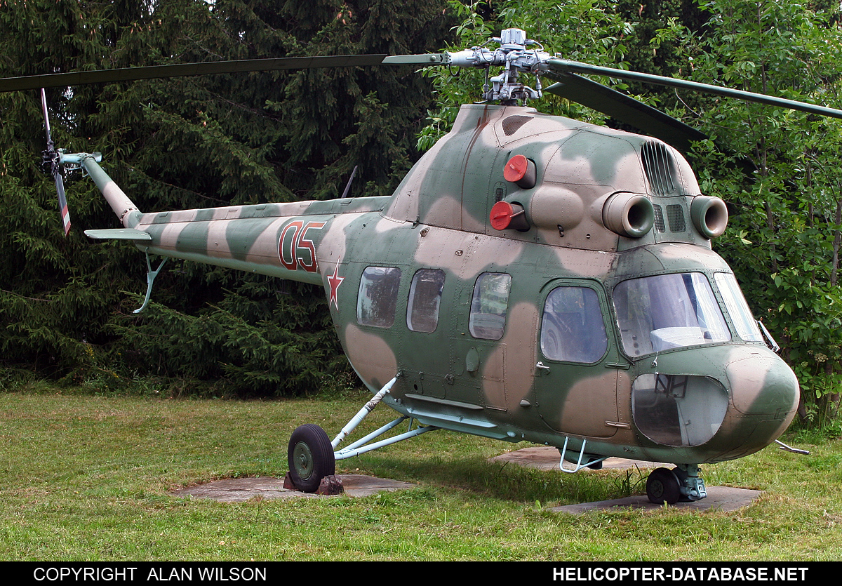 PZL Mi-2   05 red