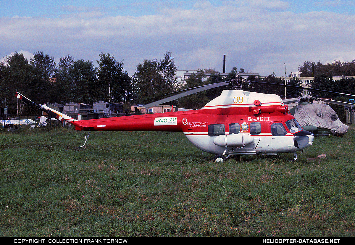 PZL Mi-2   08 yellow