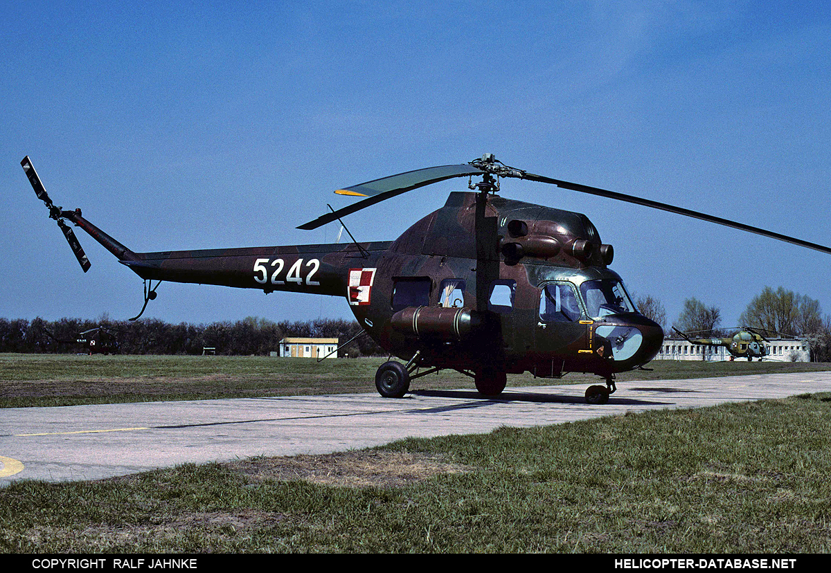 PZL Mi-2D   5242