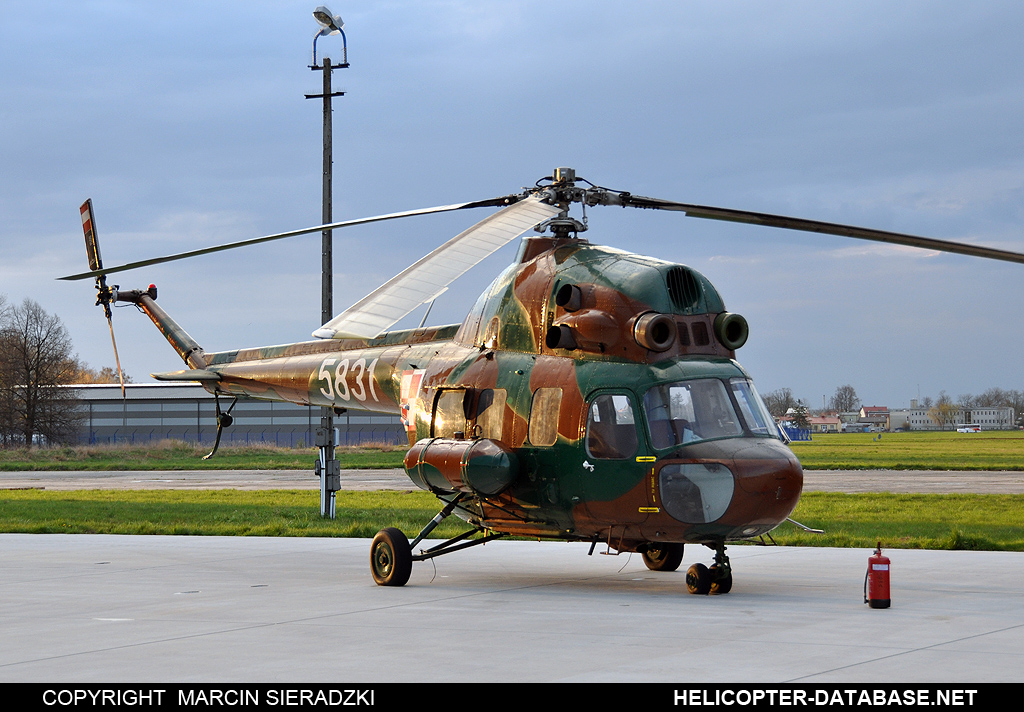 PZL Mi-2D   5831