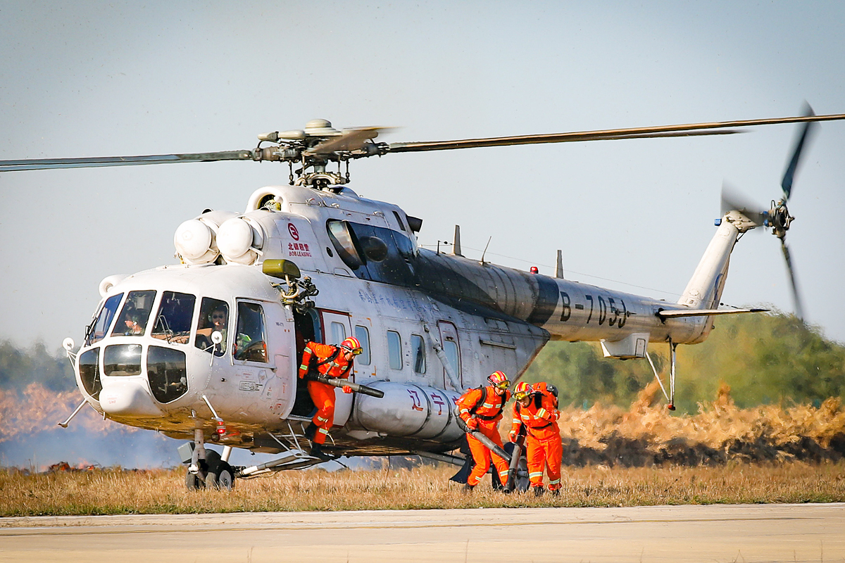 Mi-8AMT   B-705J