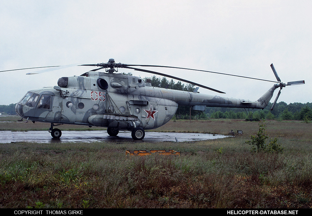 Mi-8MT   05 red
