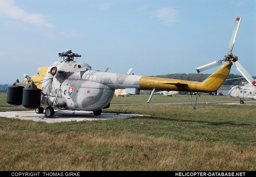 Mi-17 Zástavba-2   0808