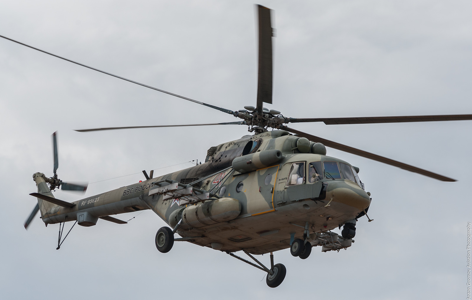 Mi-8AMTSh   RF-95623