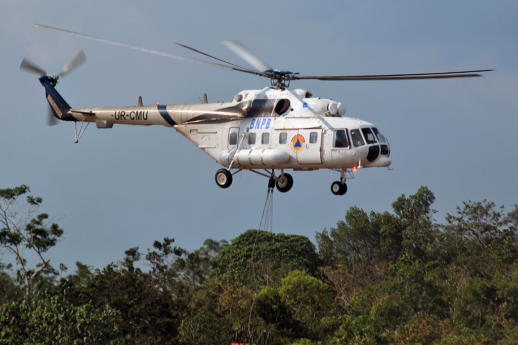 Mi-8AMT   UR-CMU