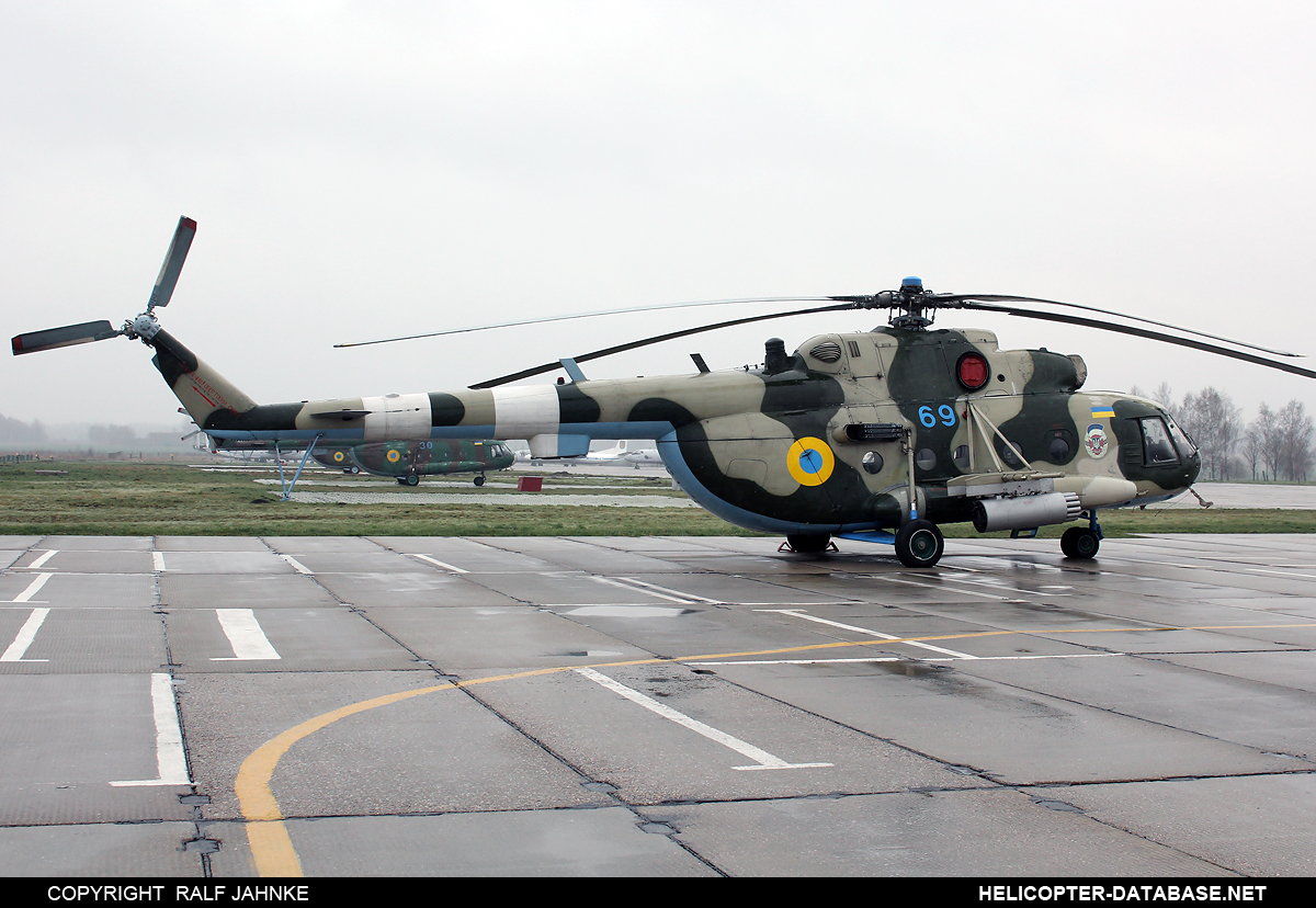 Mi-8MT   69 blue