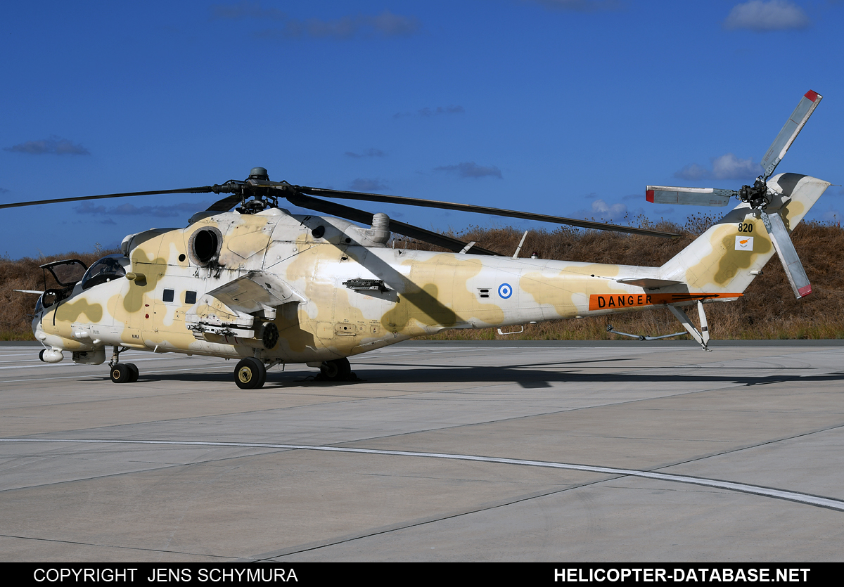 Mi-35P   820