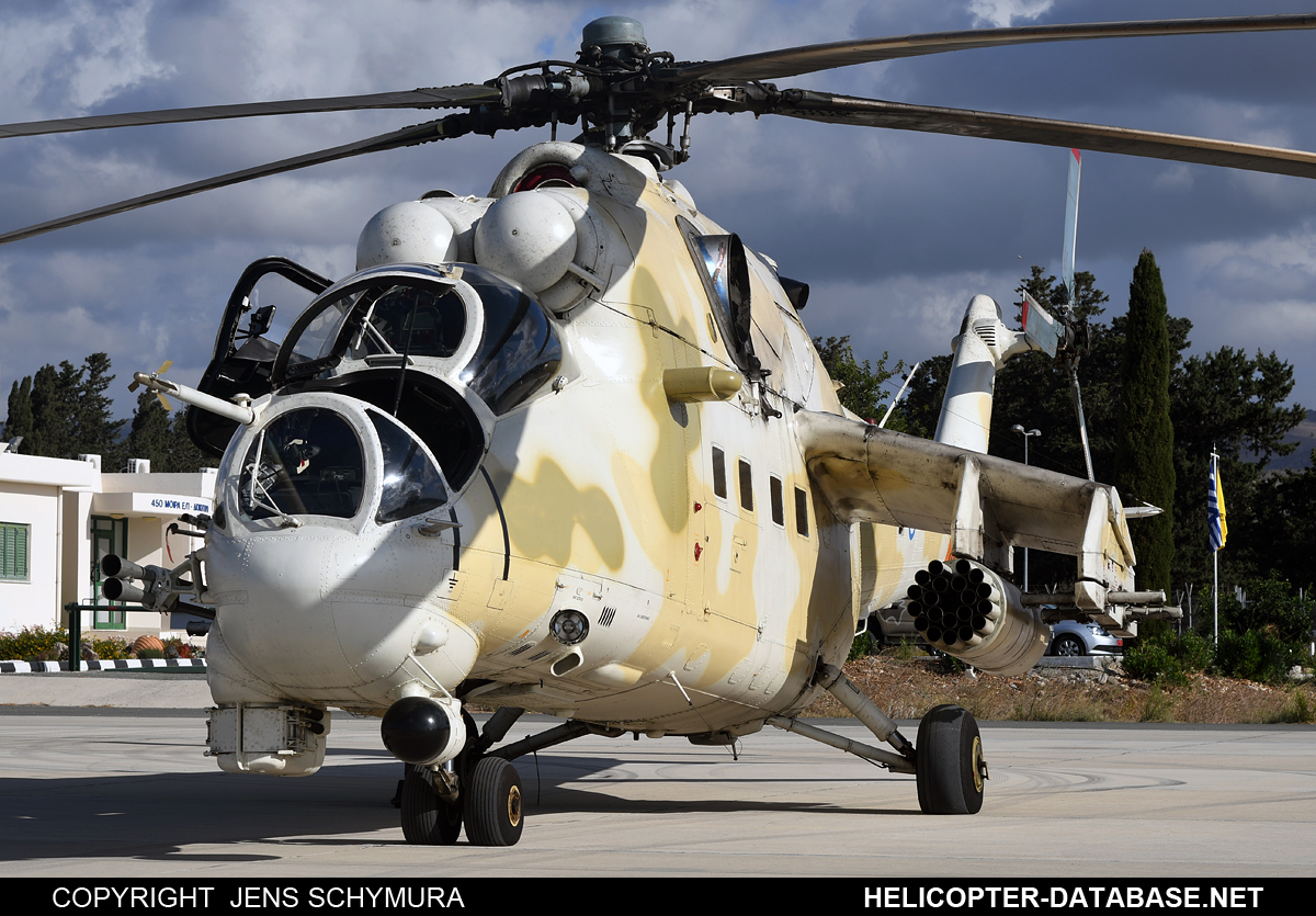 Mi-35P   820