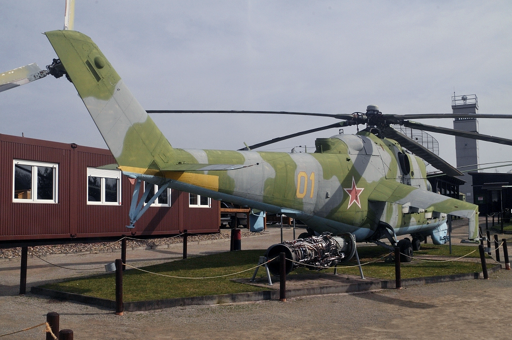 Mi-24V   01 orange