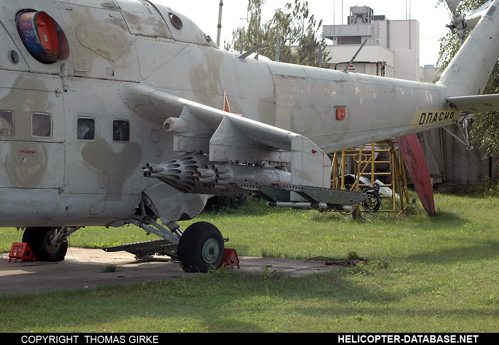 Mi-24A   20 red