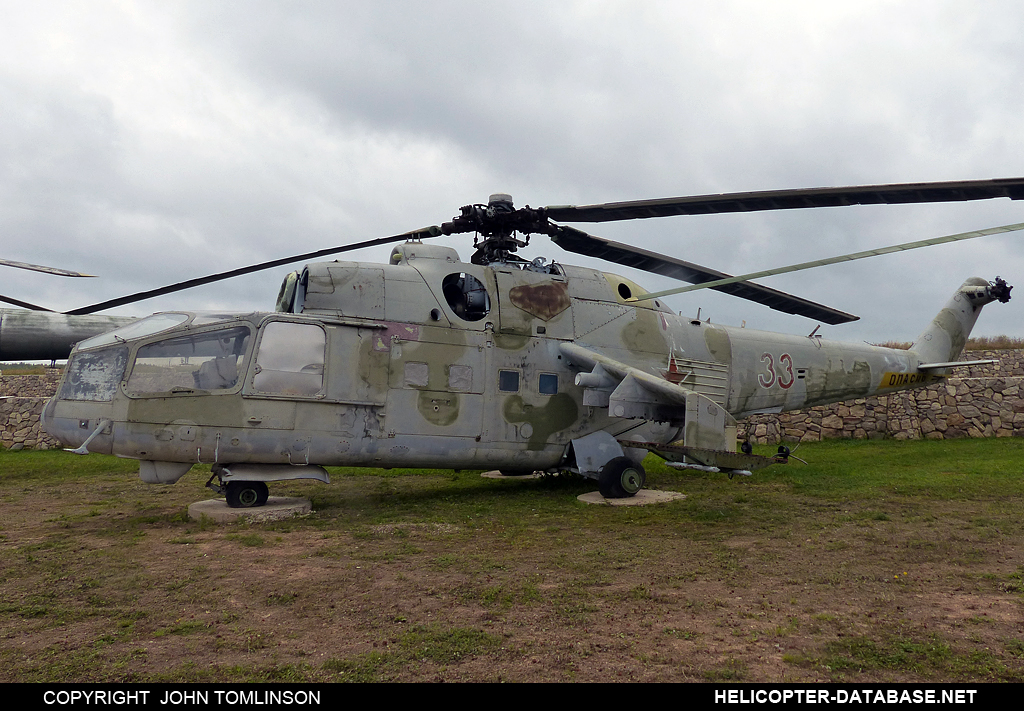 Mi-24A   33 red