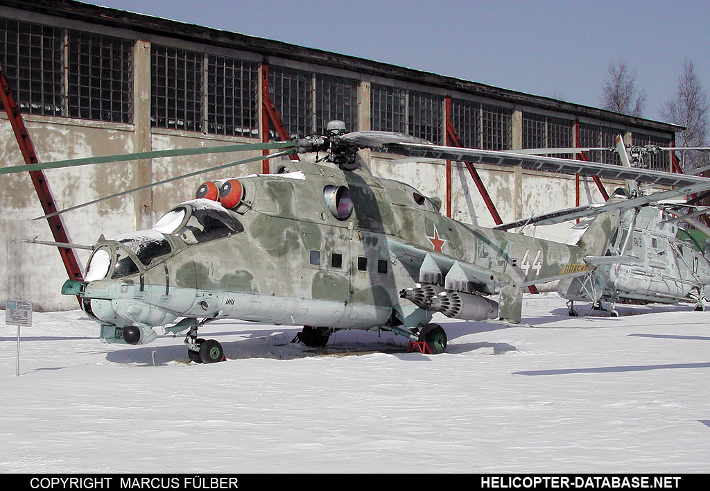 Mi-24V   44 white