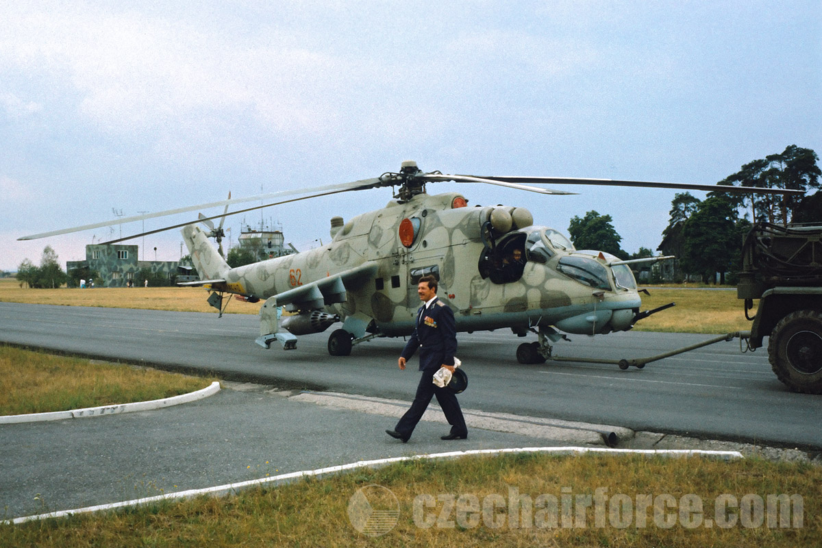 Mi-24R   62 red