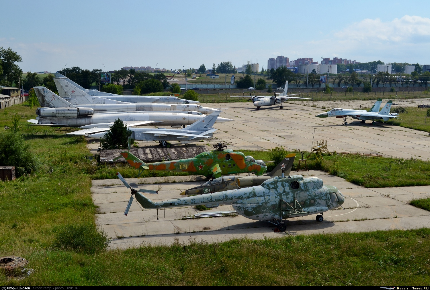 Mi-24D   64 yellow
