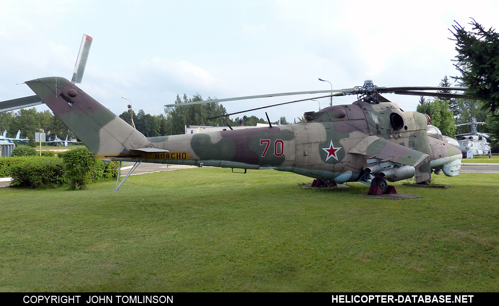 Mi-24D   70 red