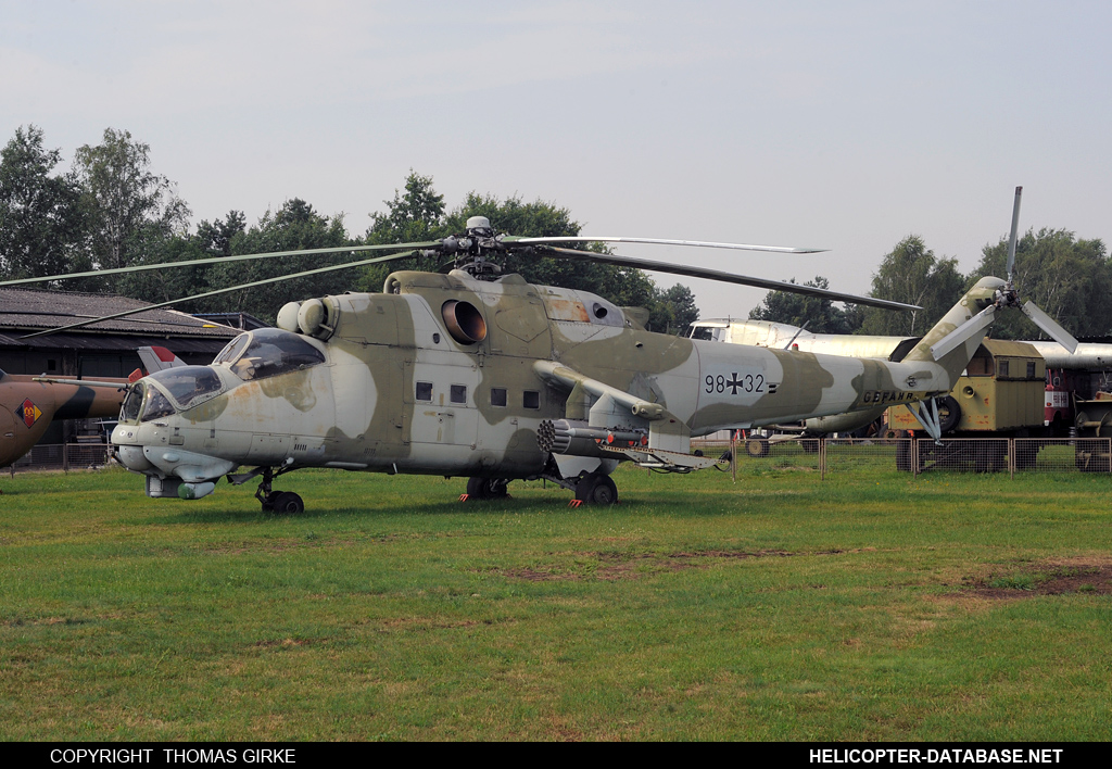 Mi-24D   98+32