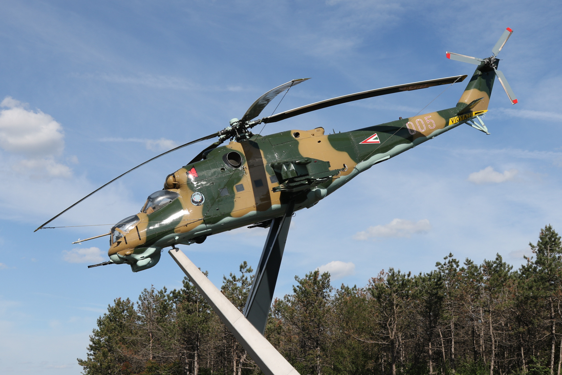 Mi-24D   005