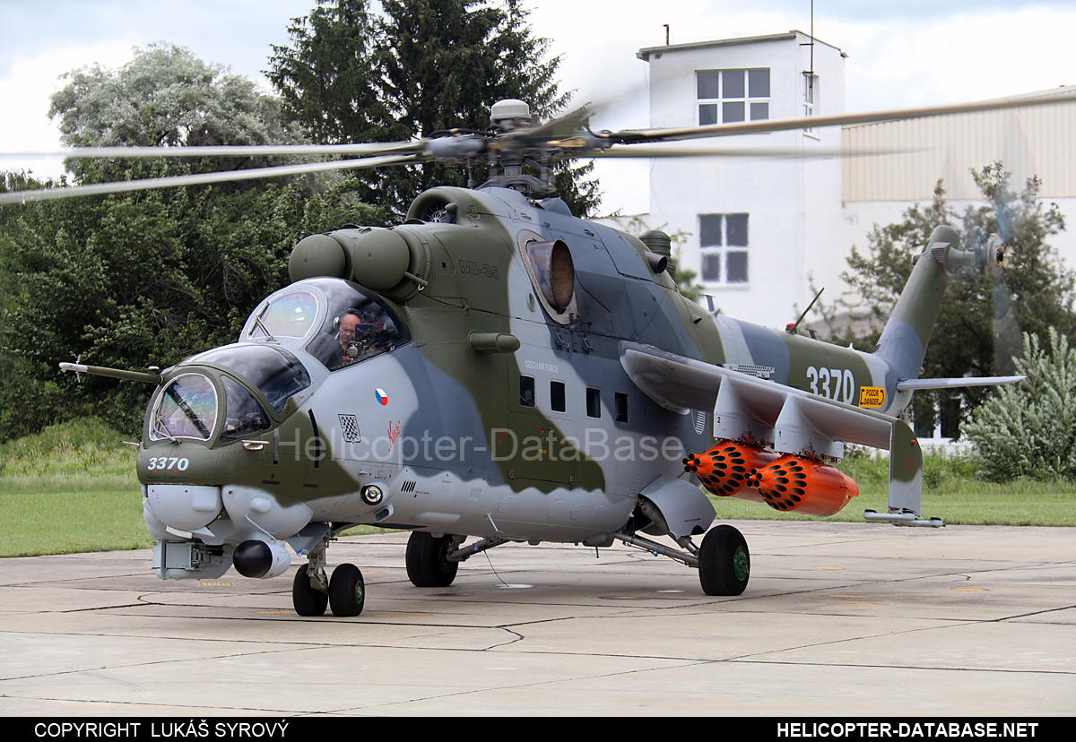 Mi-35   3370