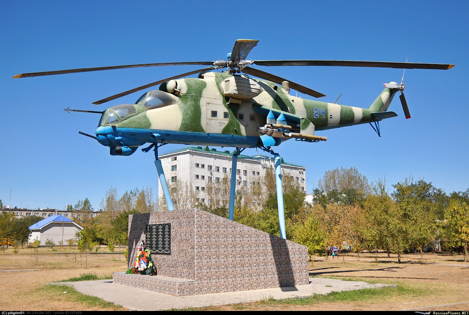 Mi-24V   24 blue
