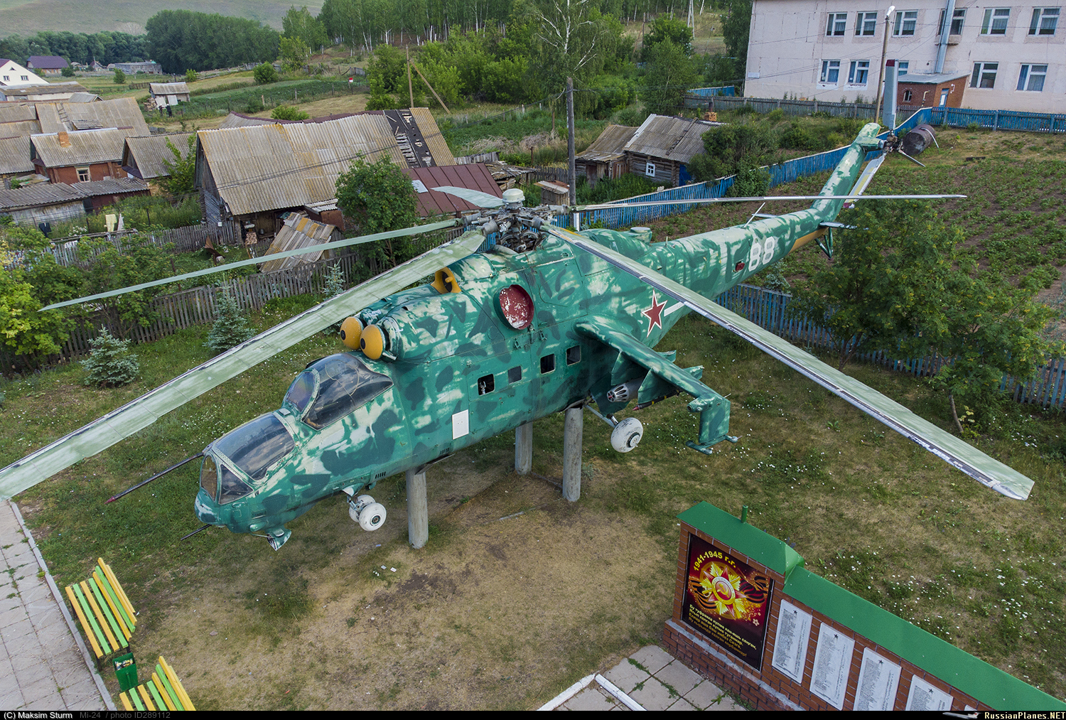 Mi-24D   88 white