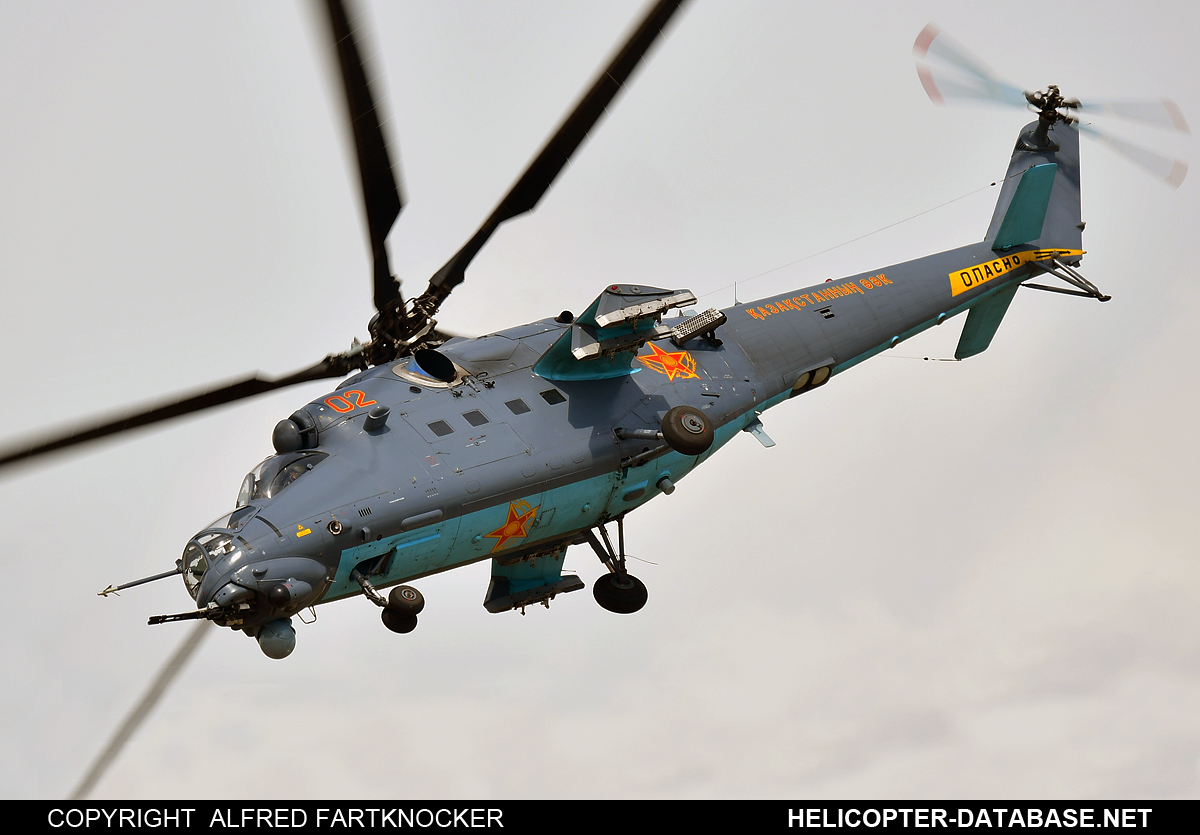 Mi-35M   02 red