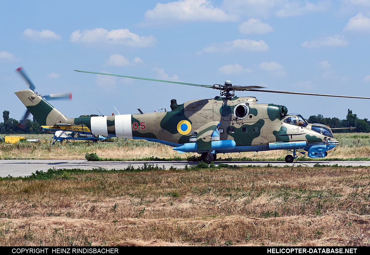 Mi-24P   05 red