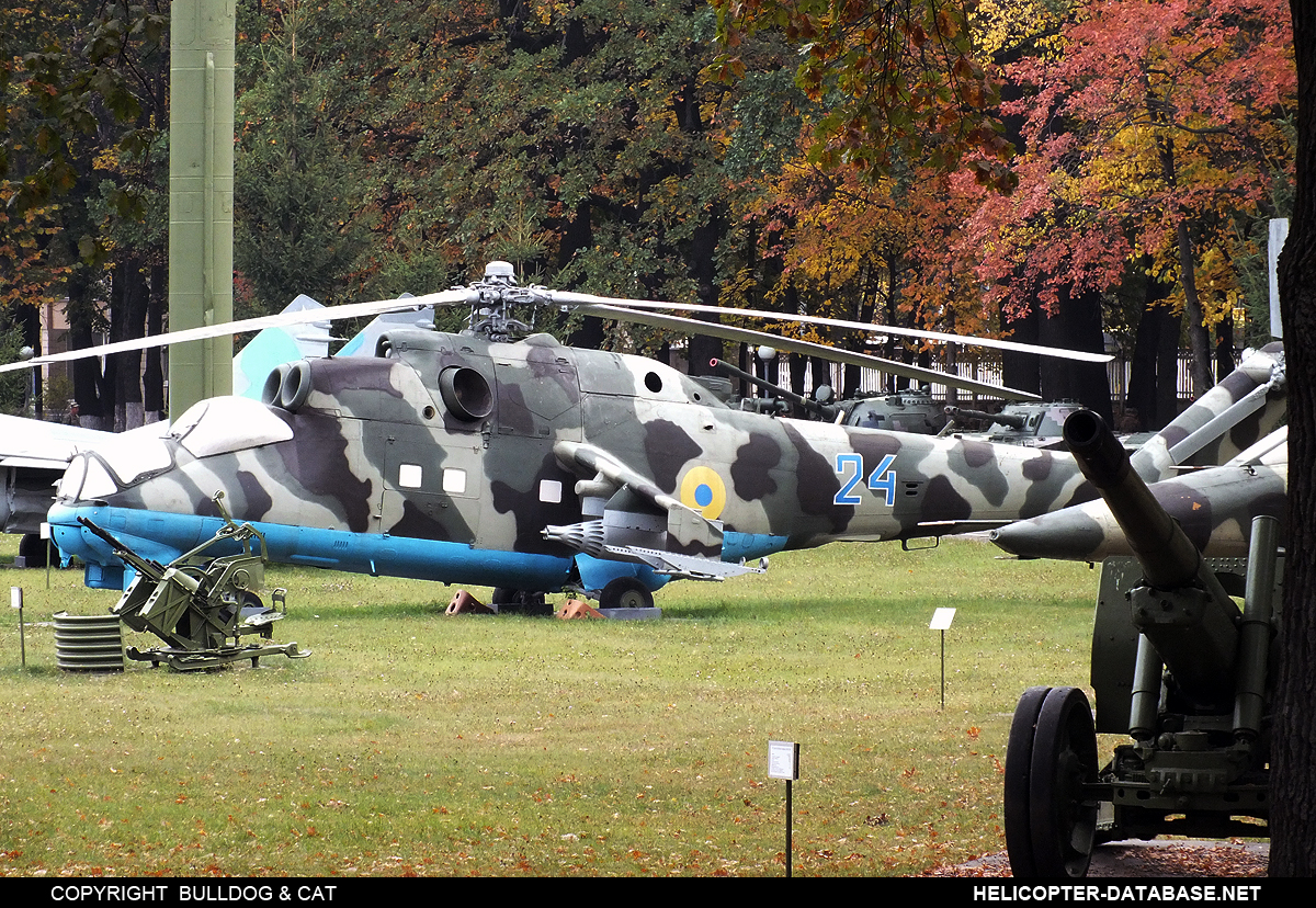 Mi-24D   24 blue