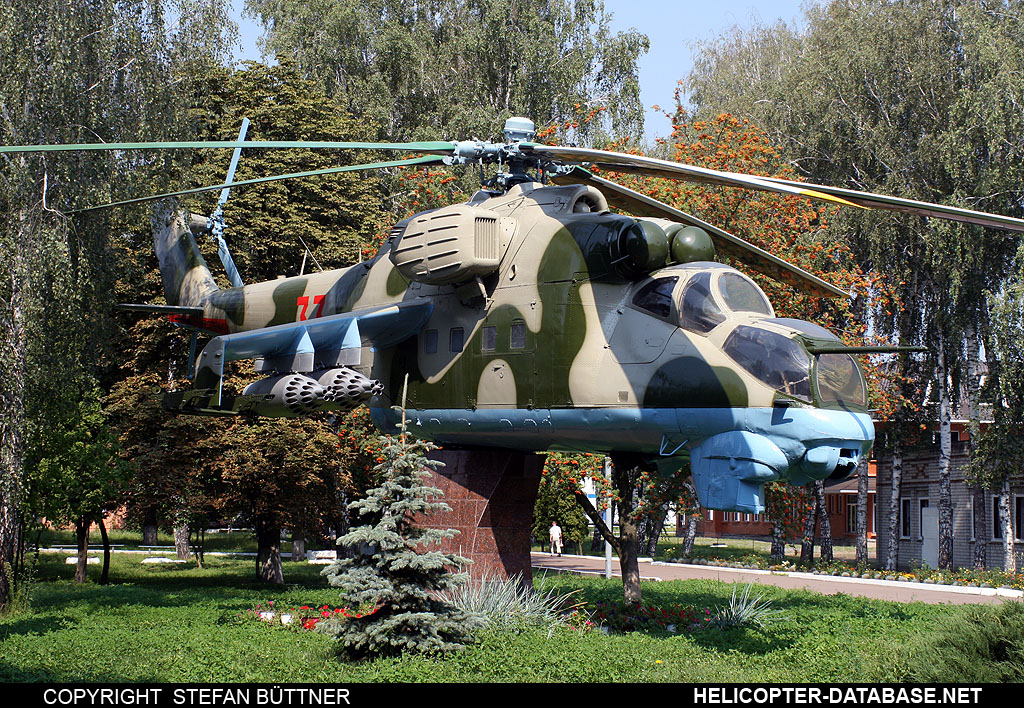 Mi-24V   33 red