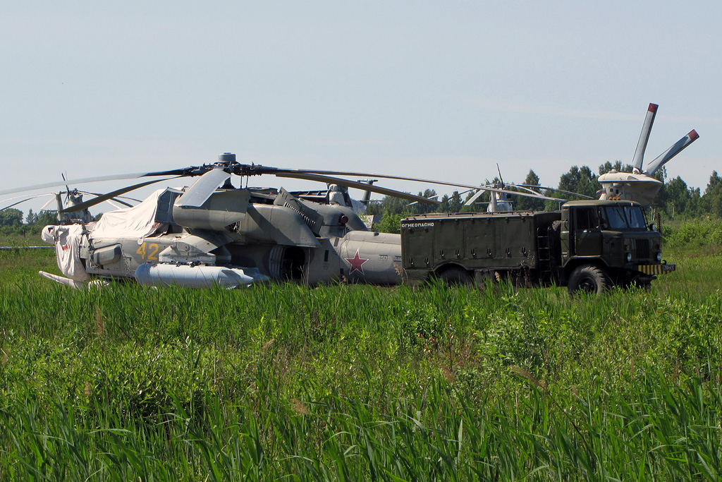 Mi-28N   42 yellow