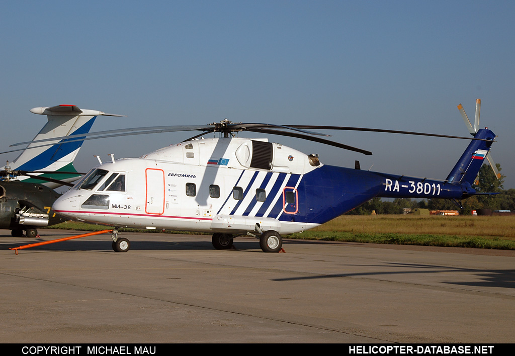 Mi-38   RA-38011