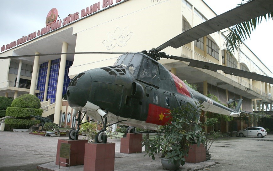 Mi-4S(Salon)   5951-D