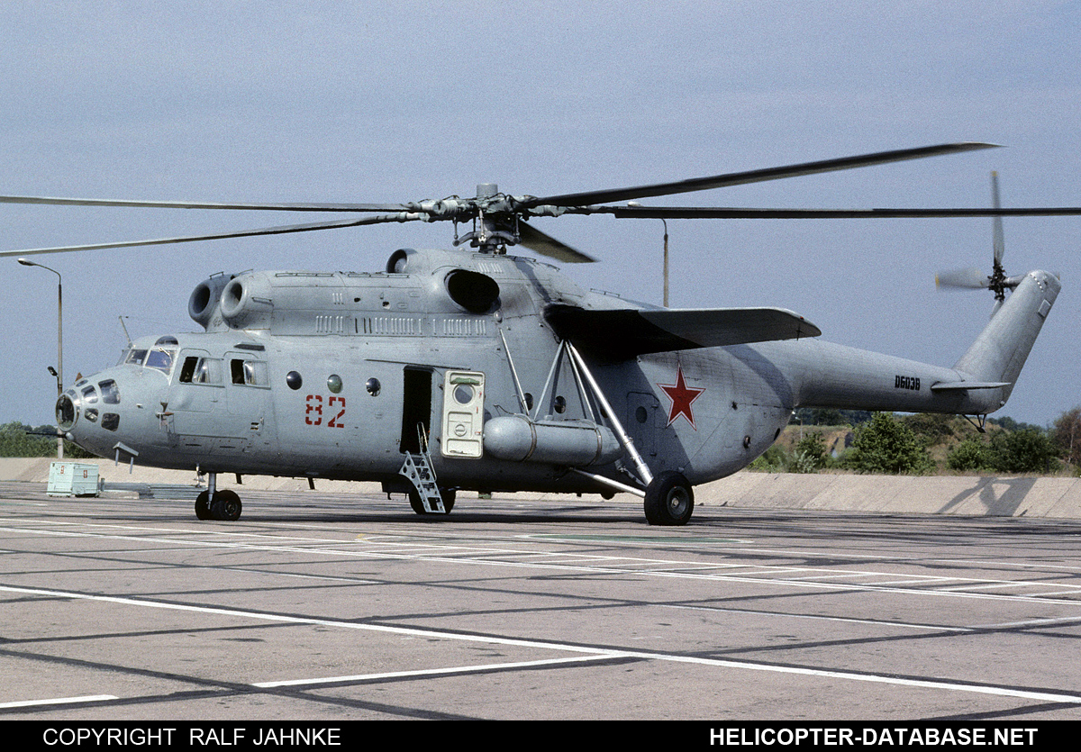 Mi-6A   82 red