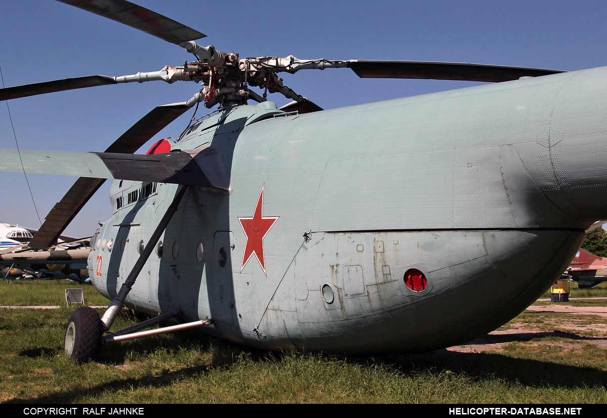 Mi-6A   22 red