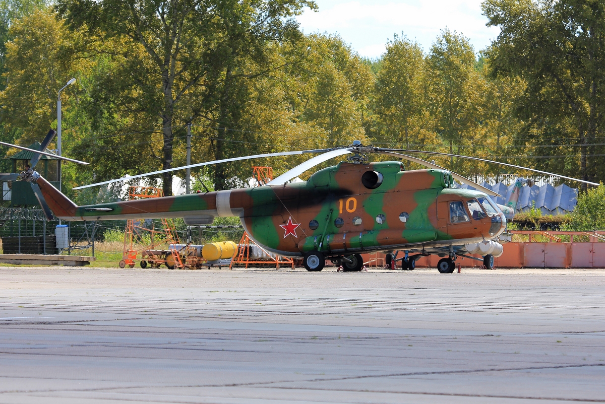 Mi-8T   10 yellow