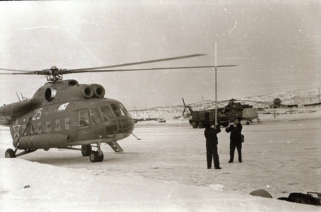 Mi-8PS   25 yellow