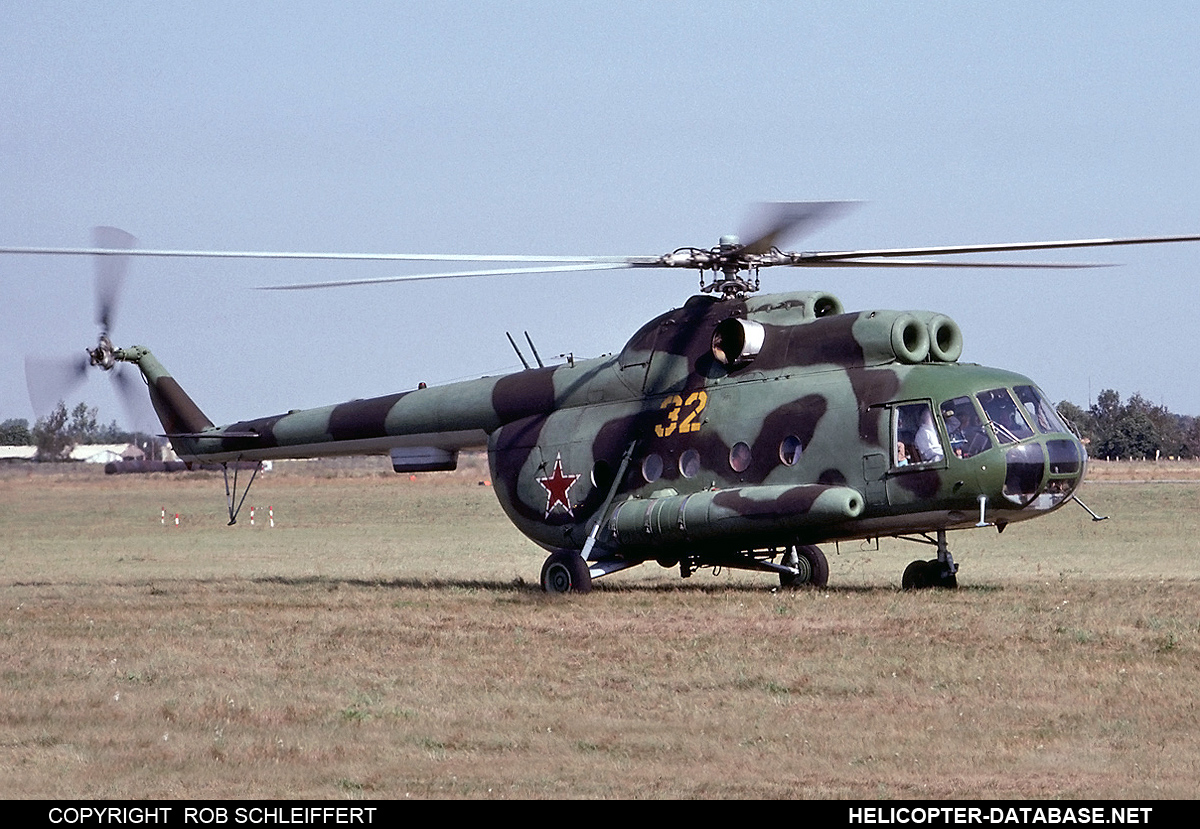 Mi-8PS   32 yellow