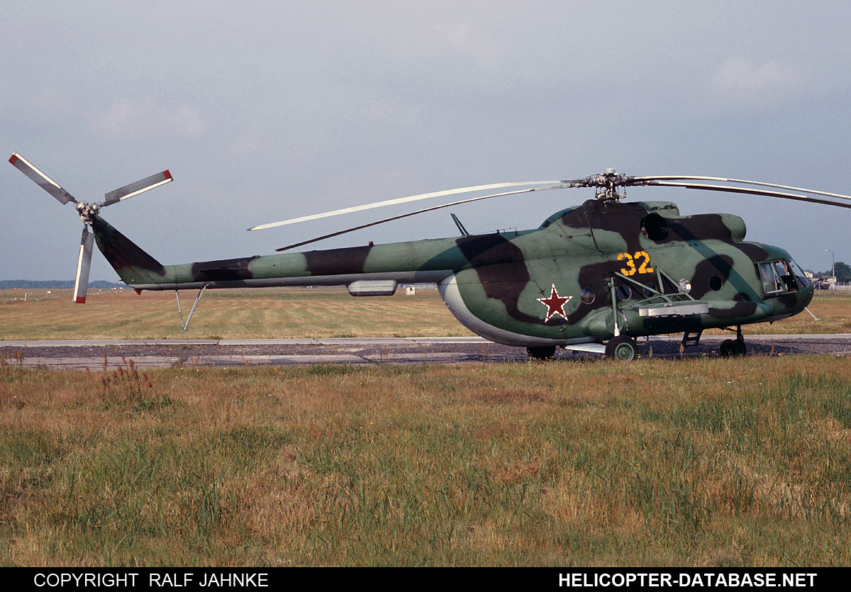 Mi-8PS   32 yellow