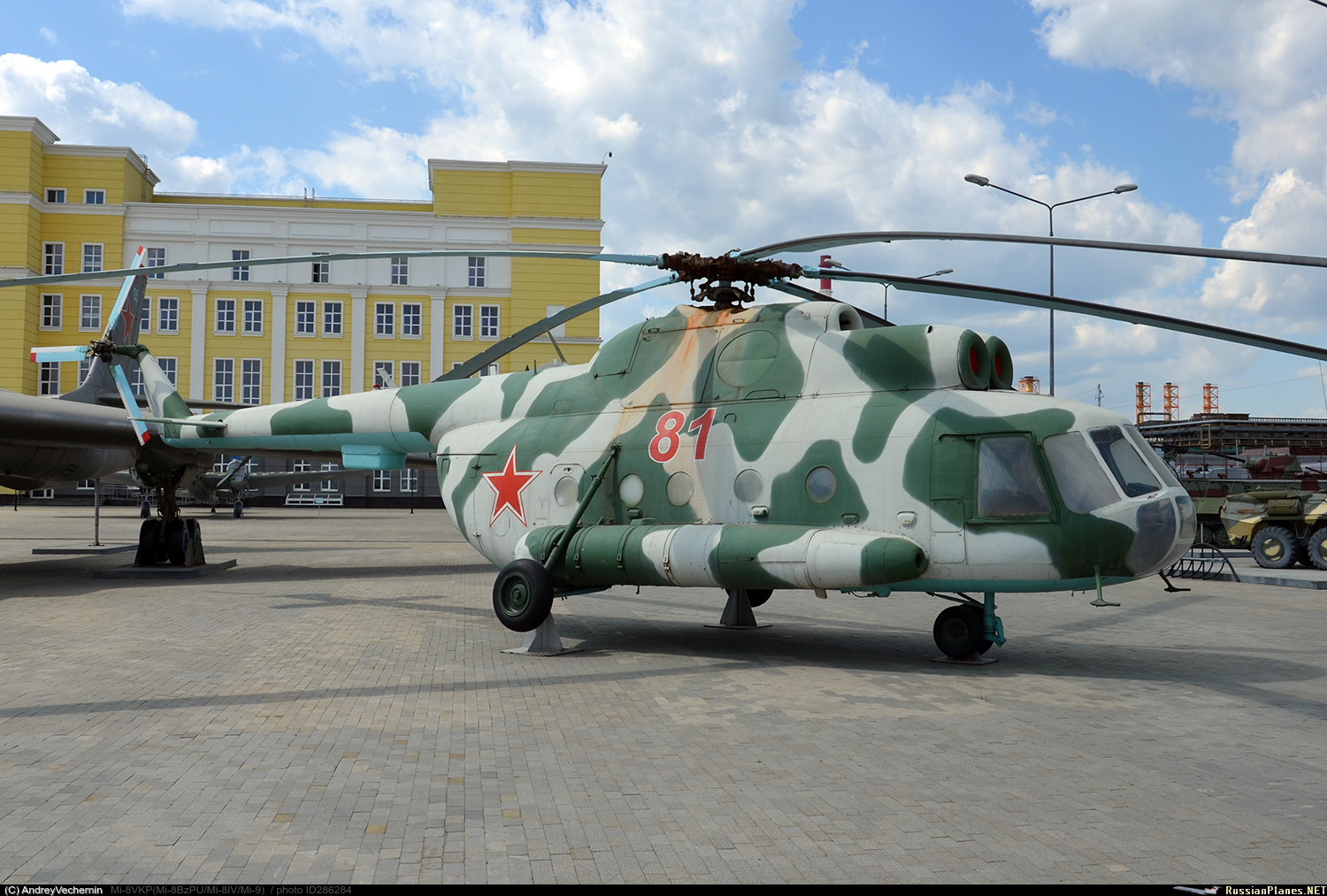 Mi-8IV   81 red