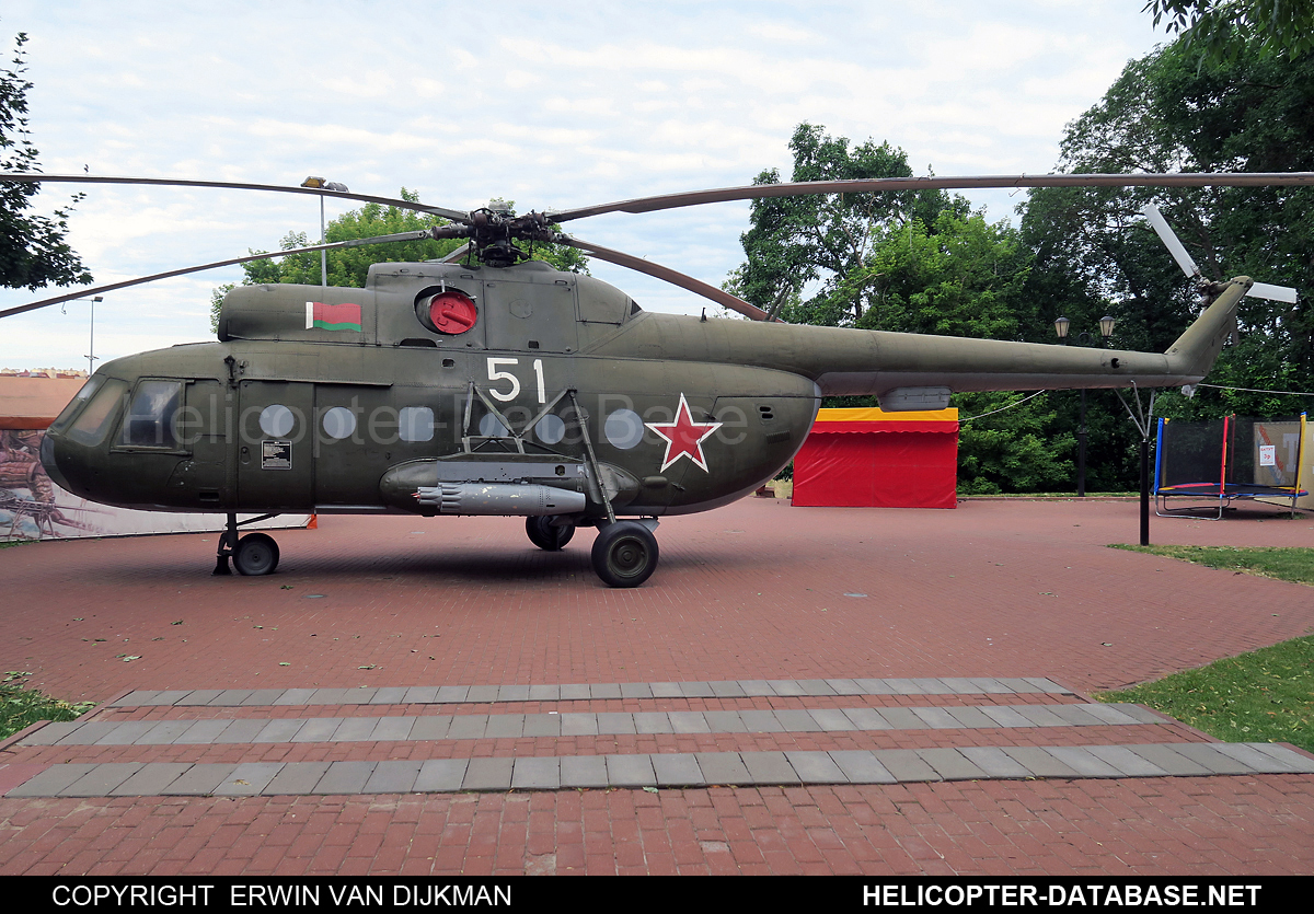 Mi-8AT   51 white