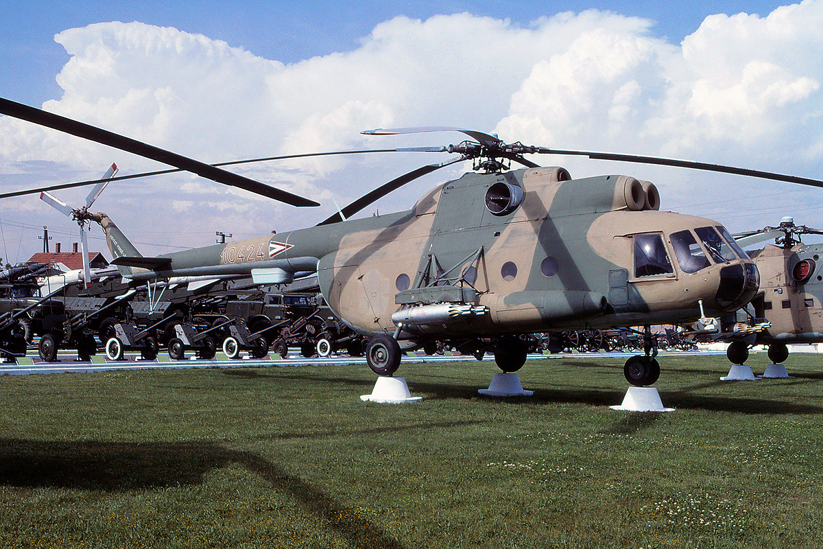 Mi-8T   10424