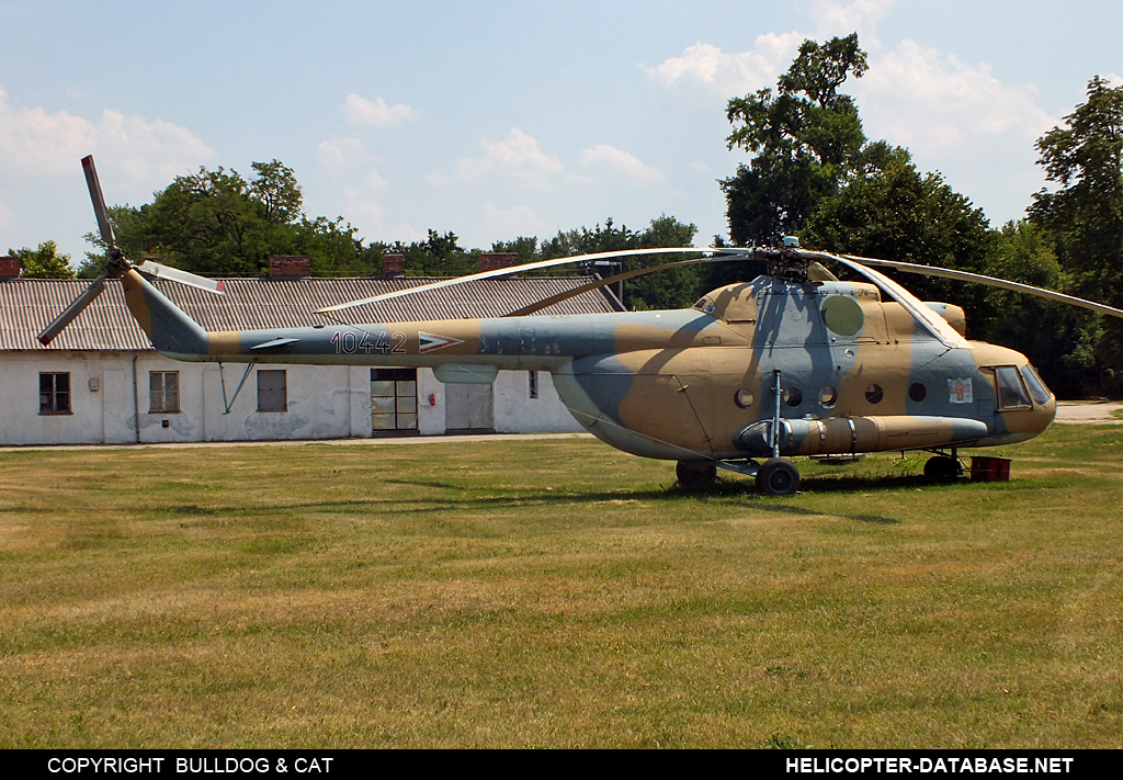 Mi-8T   10442