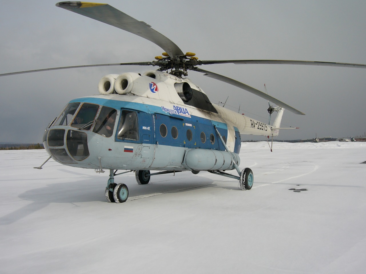 Mi-8T   RA-25975