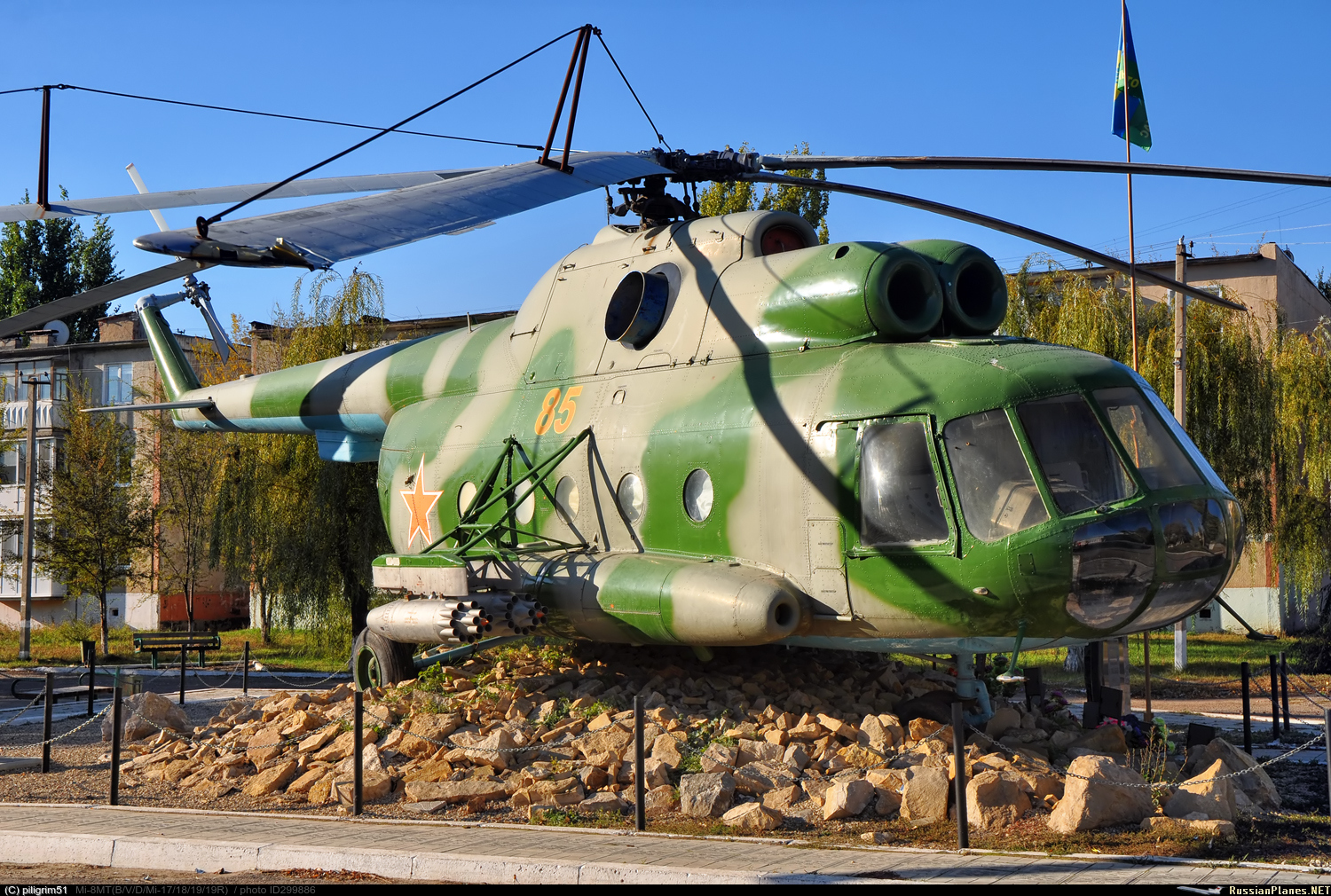 Mi-8AT   85 yellow